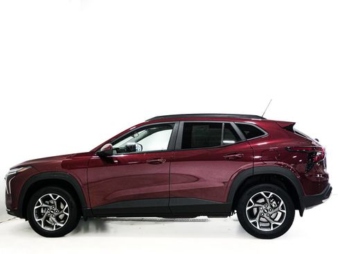 Used 2024 Chevrolet Trax LT w/ Driver Confidence Package FWD image 5