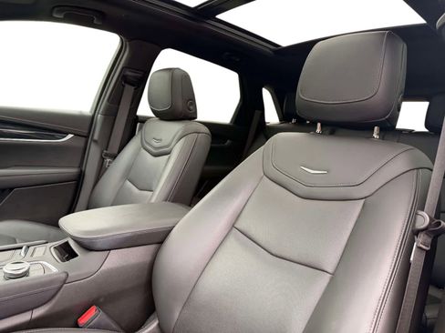 Used 2023 Cadillac XT5 Premium Luxury w/ Technology Package AWD/4WD image 12