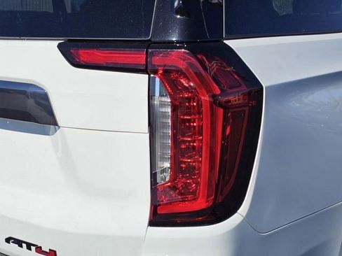 Used 2023 GMC Yukon XL AT4 w/ AT4 Premium Plus Package AWD/4WD image 10