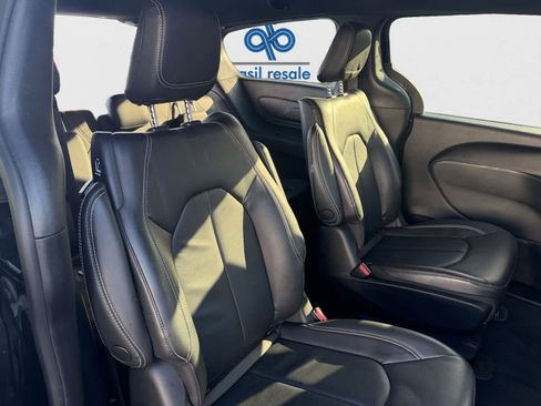 Used 2022 Chrysler Pacifica Touring-L w/ S Appearance Package image 17