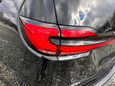 Used 2023 Chrysler Pacifica Touring-L image 29