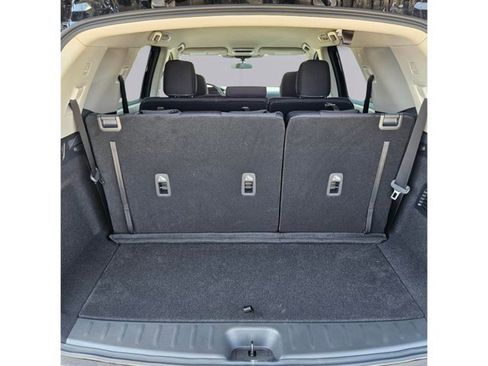Certified 2025 Nissan Pathfinder SV FWD image 16