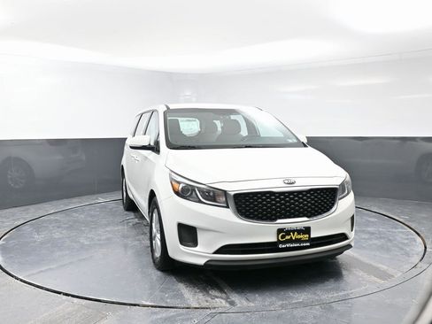 Used 2018 Kia Sedona L image 3