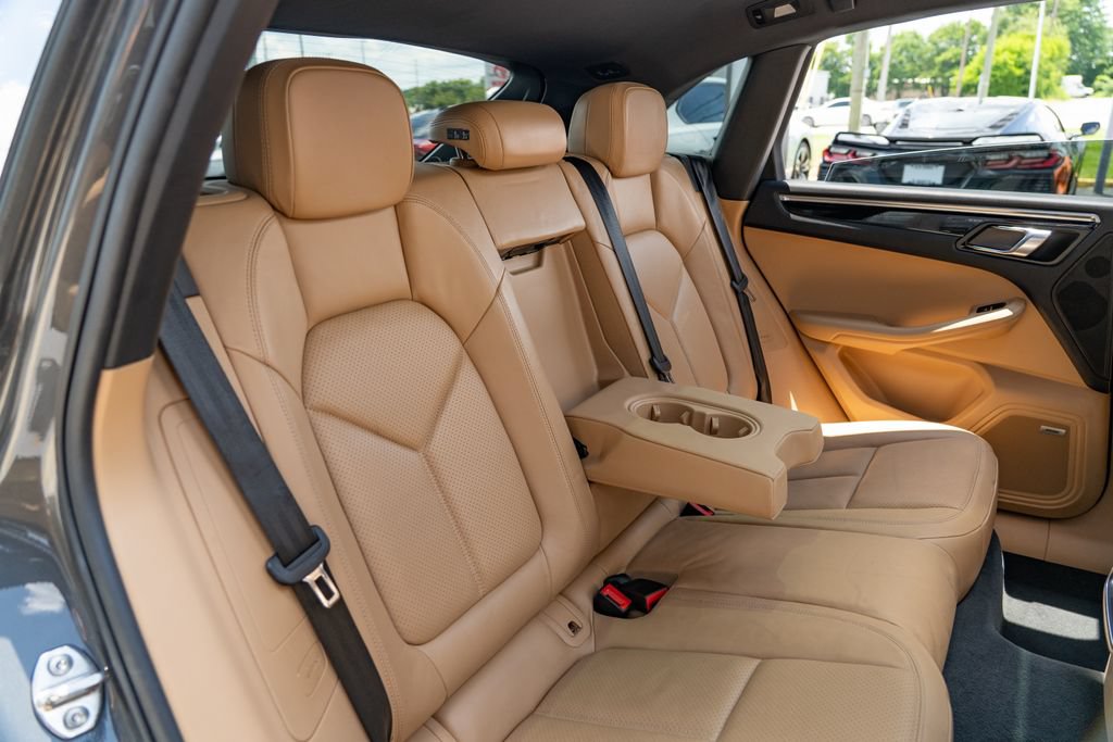 Used 2018 Porsche Macan AWD/4WD image 17