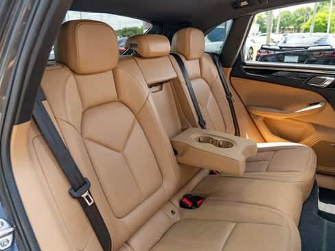 Used 2018 Porsche Macan AWD/4WD image 17