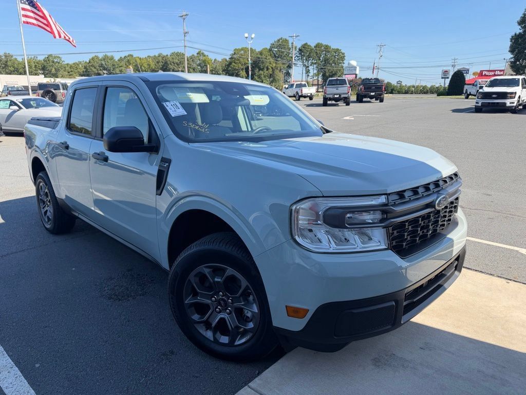 Used 2023 Ford Maverick XLT FWD image 2