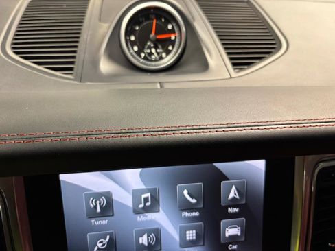 Used 2017 Porsche Macan Turbo image 5