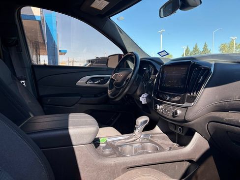 Used 2023 Chevrolet Traverse LT FWD image 9
