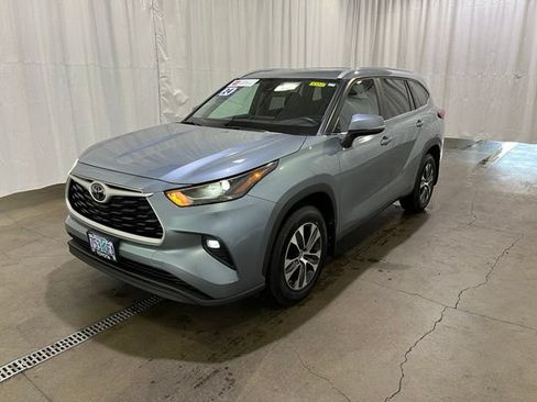 Certified 2024 Toyota Highlander XLE AWD/4WD image 8