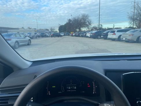 Used 2025 Toyota Camry LE image 34