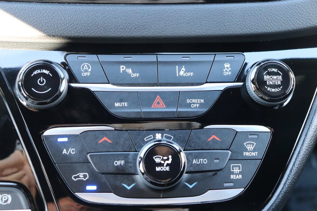 Used 2027 Chrysler Pacifica Select FWD image 43