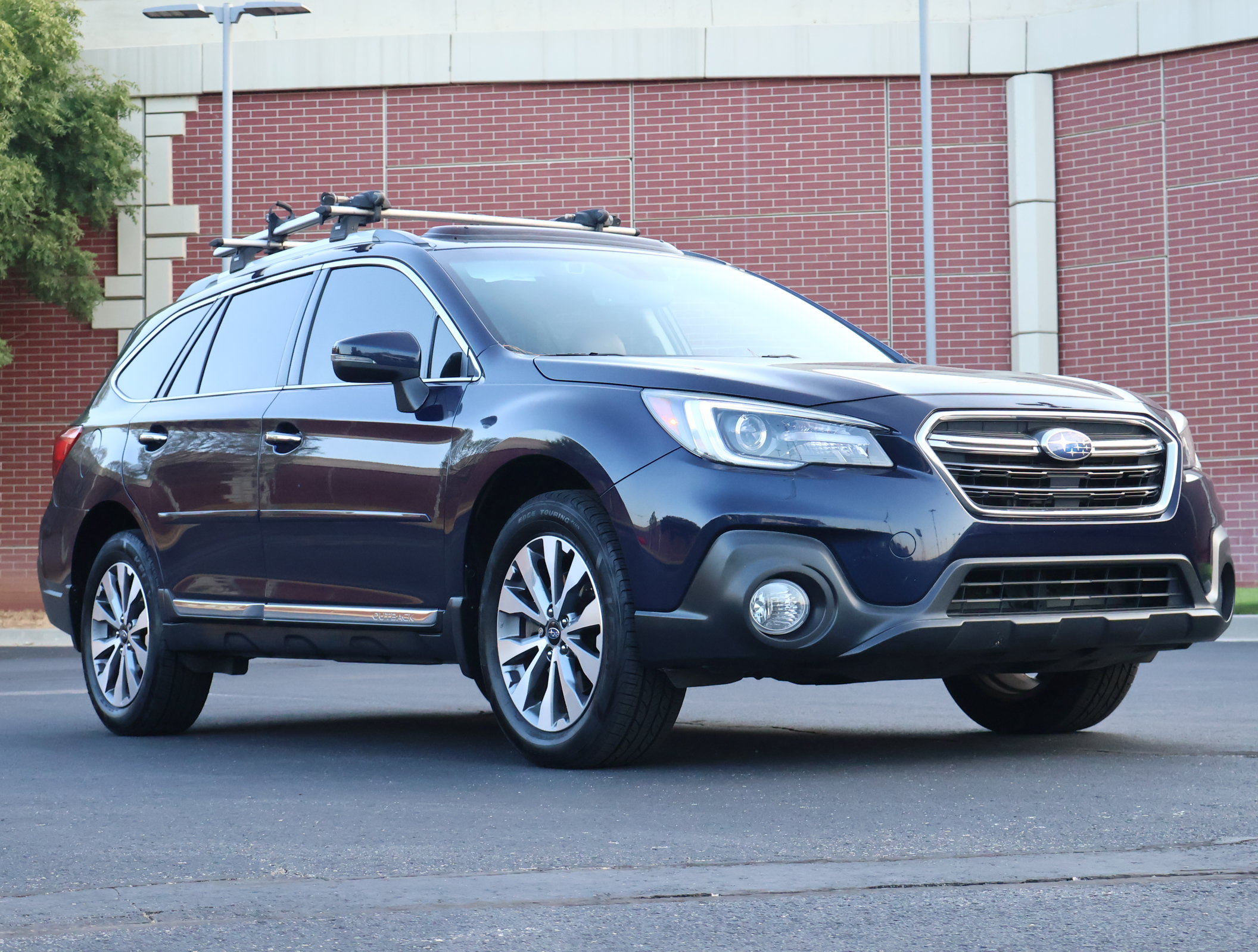 Used 2018 Subaru Outback 3.6R Touring AWD/4WD image 1