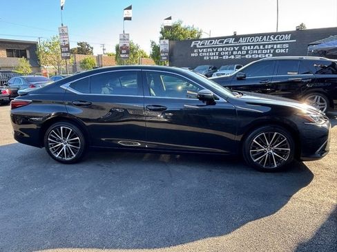 Used 2024 Lexus ES 300h w/ Premium Package FWD image 22