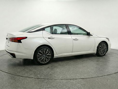Used 2025 Nissan Altima 2.5 SV FWD image 6