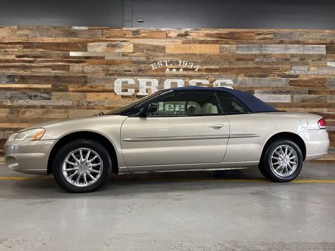 Used 2002 Chrysler Sebring Limited image 15