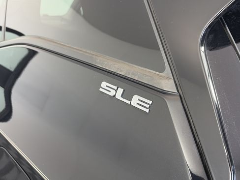 Used 2018 GMC Terrain SLE w/ Driver Convenience Package FWD image 16