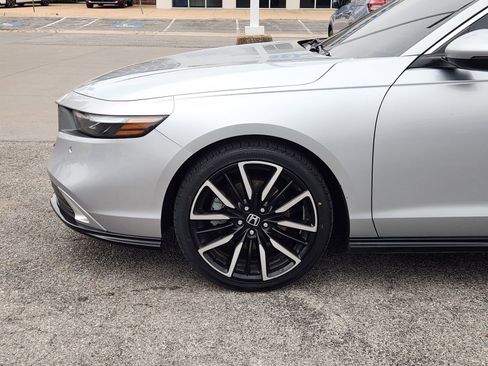 Used 2024 Honda Accord Touring image 9