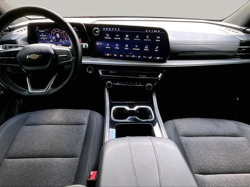 Used 2025 Chevrolet Traverse LT w/ Driver Confidence Package FWD image 16