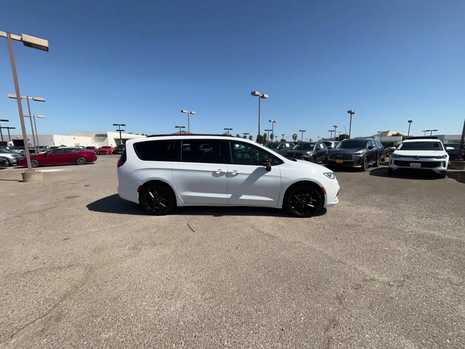 Used 2025 Chrysler Pacifica Limited FWD image 15