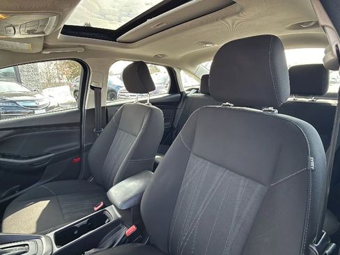 Used 2017 Ford Focus SEL image 15