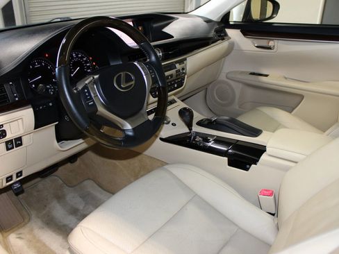 Used 2013 Lexus ES 350 w/ Luxury Pkg image 23