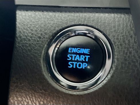 Used 2022 Toyota Camry SE w/ Convenience Package image 24