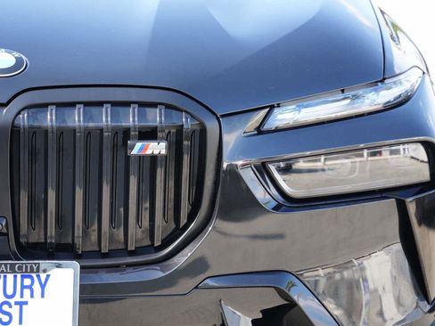 Used 2025 BMW X7 M60i image 5