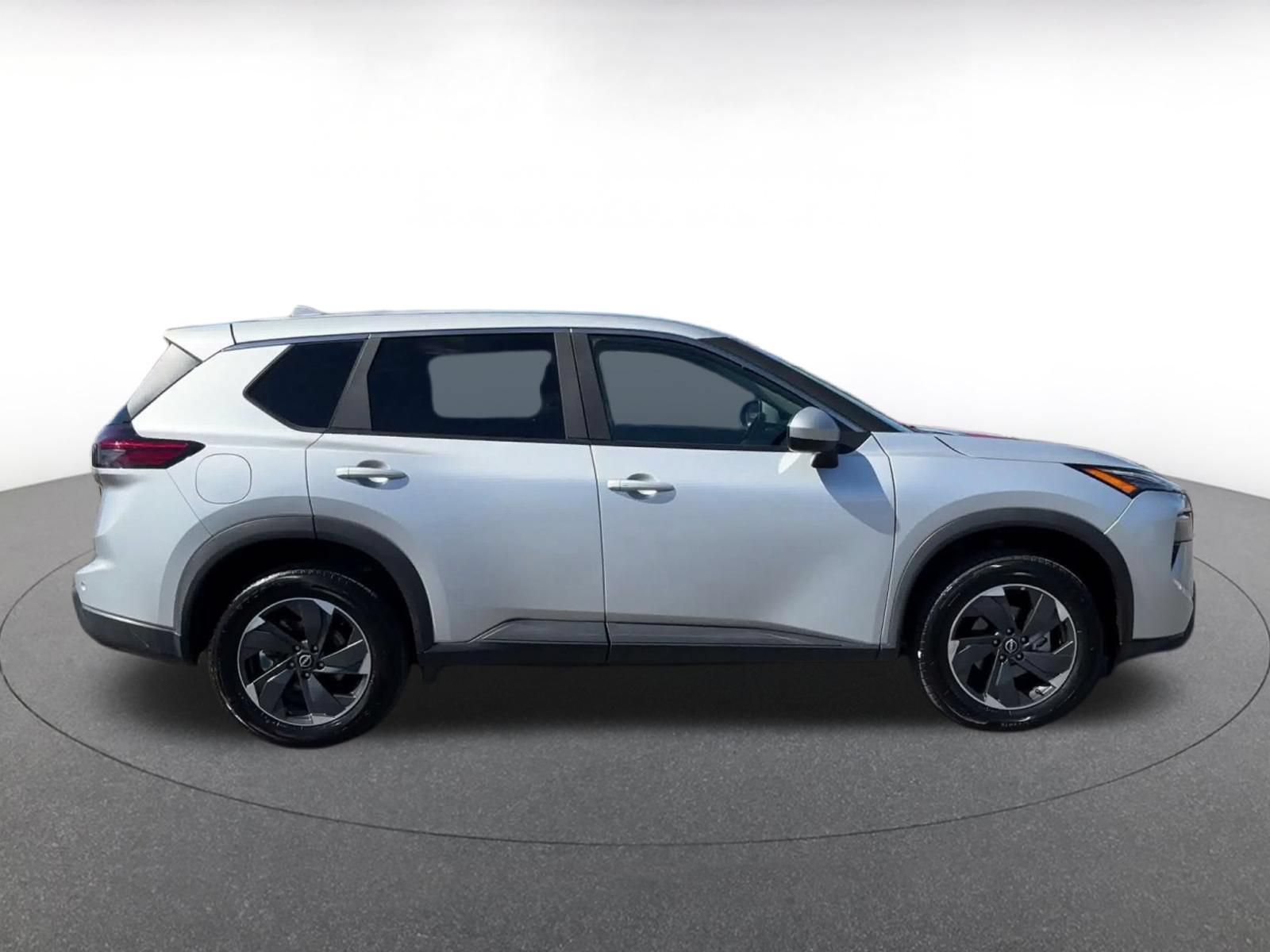 Used 2025 Nissan Rogue SV AWD/4WD image 15