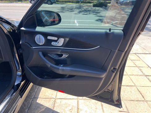 Used 2018 Mercedes-Benz E 400 4MATIC Sedan w/ Premium 3 Package image 37