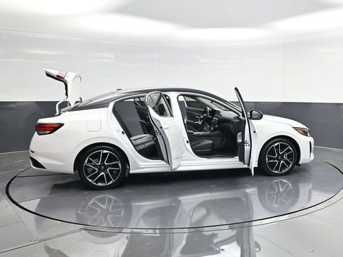 Used 2024 Nissan Sentra SR w/ SR Premium Package FWD image 61