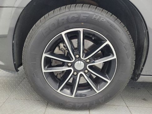 Used 2018 Dodge Grand Caravan SE FWD image 31