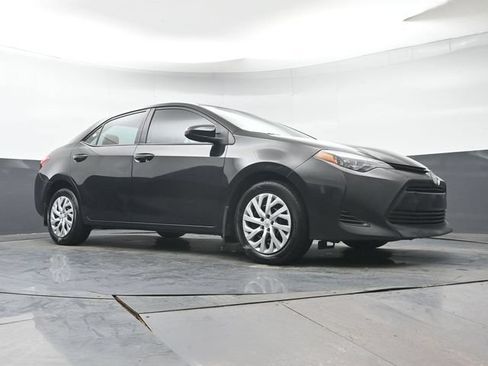 Used 2017 Toyota Corolla LE w/ Carpet Mat Package (TMS) FWD image 29