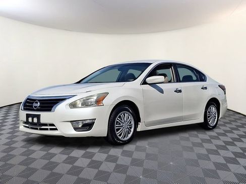 Used 2015 Nissan Altima 2.5 S FWD image 3