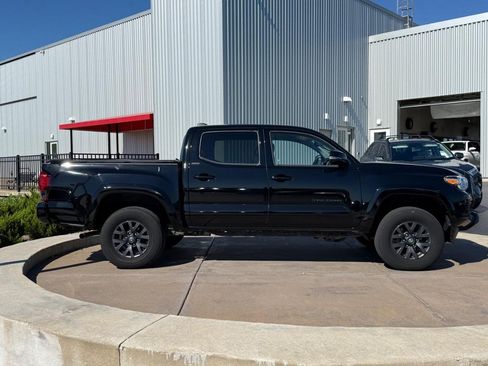 Used 2023 Toyota Tacoma SR5 w/ Technology Package AWD/4WD image 2