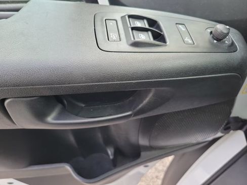 Used 2025 RAM ProMaster 2500 w/ Convenience Group FWD image 9