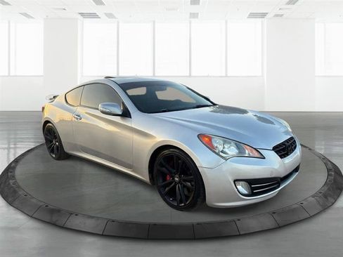 Used 2012 Hyundai Genesis 3.8 RWD image 3