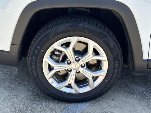 Used 2024 Jeep Compass Latitude AWD/4WD image 5