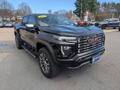 Used 2023 GMC Canyon Denali w/ Denali Black Edition image 8