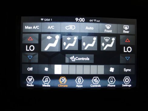 Used 2020 Jeep Renegade Latitude w/ Cold Weather Group image 16