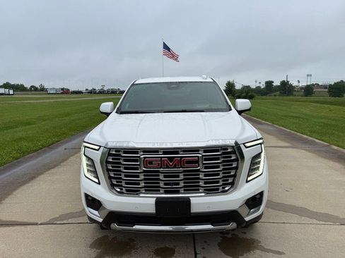 Used 2025 GMC Yukon XL Denali AWD/4WD image 12