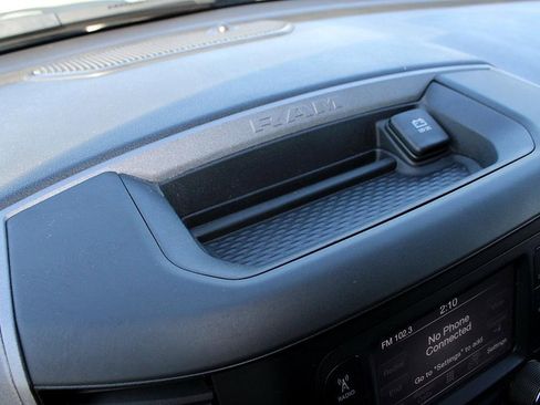 Used 2024 RAM 2500 Tradesman w/ Chrome Appearance Group image 19