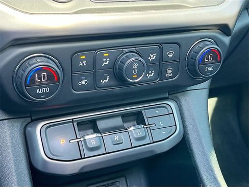 Used 2022 GMC Acadia AT4 w/ Technology Package image 16