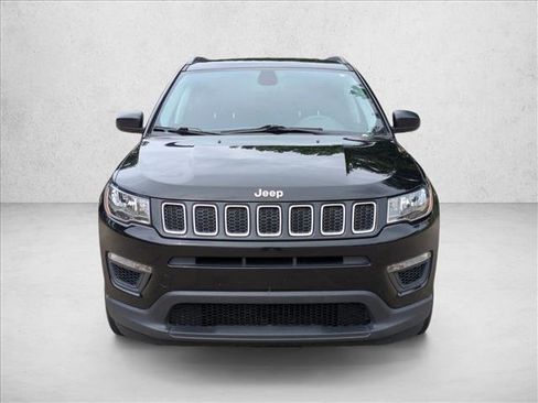 Used 2018 Jeep Compass Sport w/ Tech Group FWD image 2