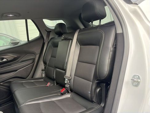 Used 2024 GMC Terrain SLT image 11