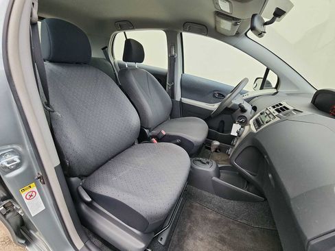 Used 2011 Toyota Yaris image 24
