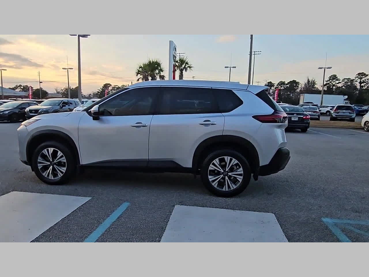 Used 2023 Nissan Rogue SV w/ SV Premium Package FWD image 29