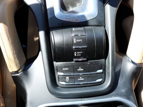 Used 2015 Porsche Cayenne S w/ Premium Package image 30