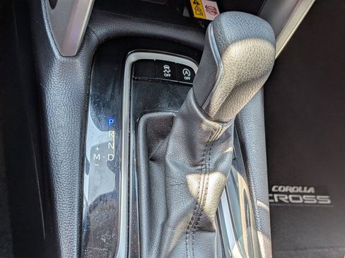 Used 2022 Toyota Corolla Cross LE FWD image 25