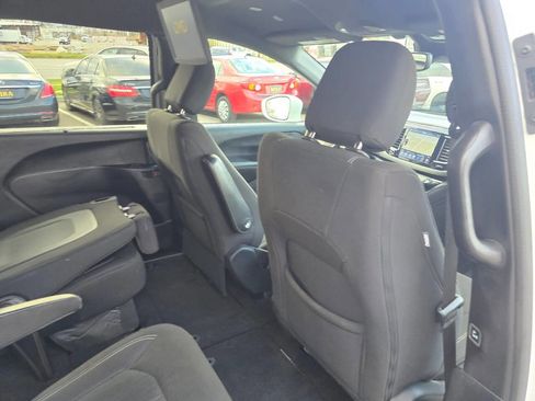 Used 2020 Chrysler Pacifica Touring w/ Advanced Safetytec Group image 61