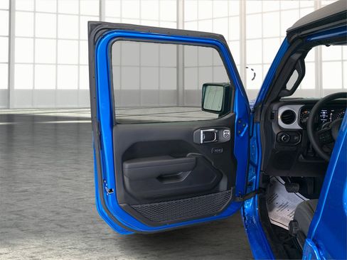 Used 2025 Jeep Wrangler Sport S image 19